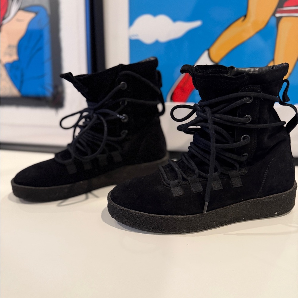Black boots 
British Luxury Brand - Represent 
Size 40